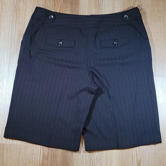 🔹️Apt 9 Black Pinstripe Ava Black Tie Cuffed Dressy Shorts Size 14 - Picture 3 of 12
